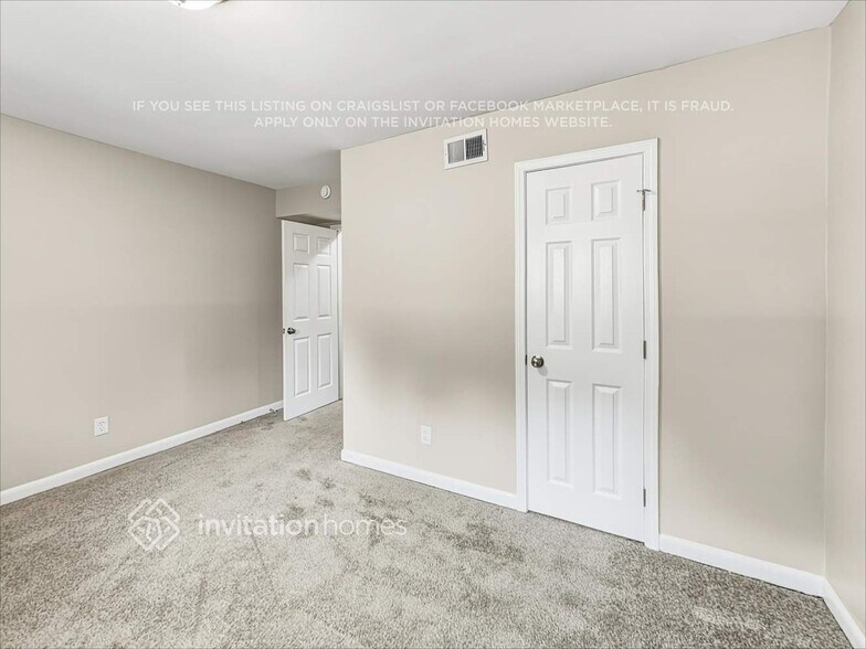 Building Photo - 2652 Williamsburg Dr