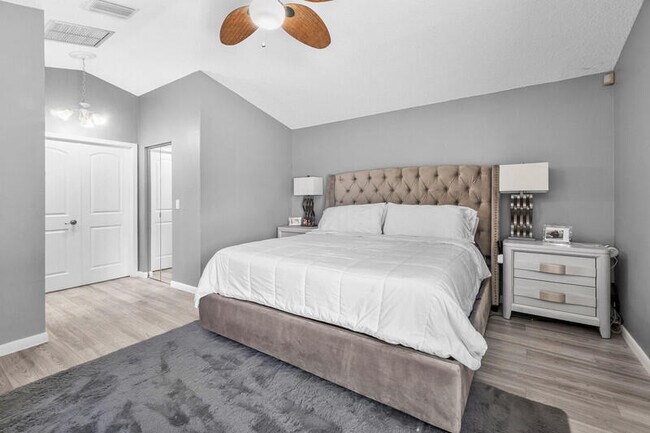 Building Photo - 10330 Buena Ventura Dr