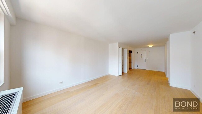 Primary Photo - 222 E 39th St