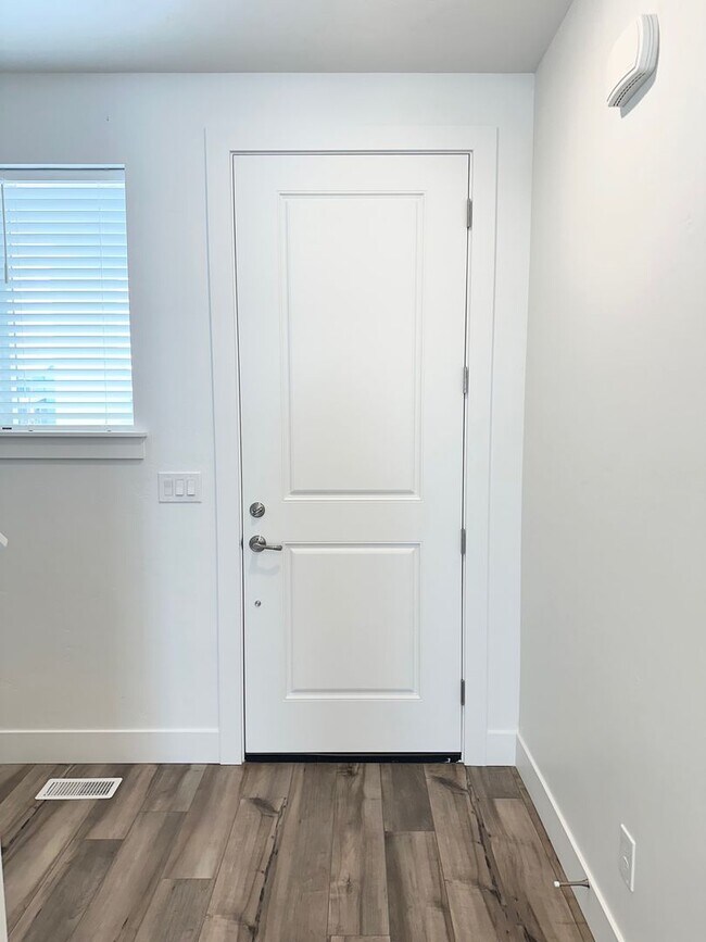 Building Photo - Luxury Townhome available now!