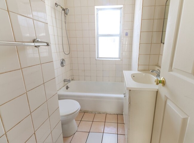 Building Photo - Cozy 2 Bed, 1 Bath!