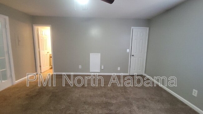 Building Photo - 4421 Bonnell Dr