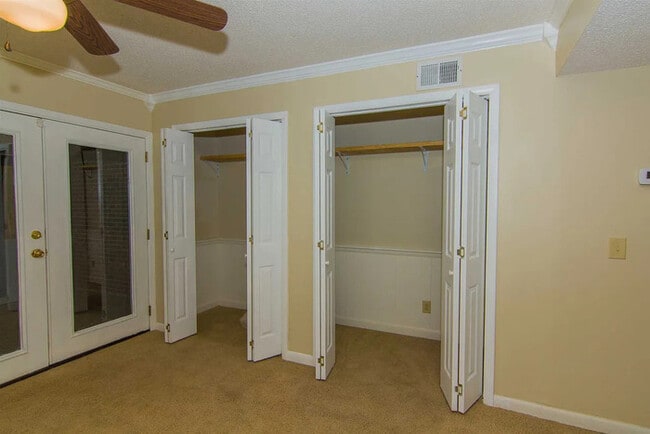 Building Photo - Spacious 3-Bedroom, 2-Bath Condo Available!