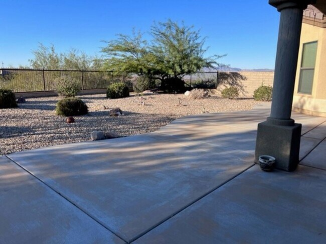Building Photo - 3 Bed 2 Bath Golf Gated Community Pet Friendly,Boat Garage. Bullhead Parkway