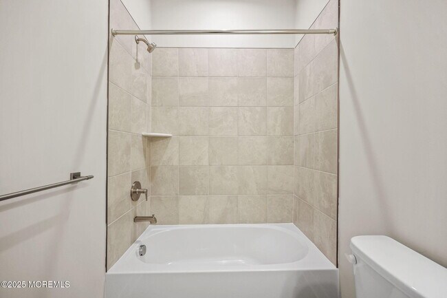 Building Photo - 20 Gramercy Dr