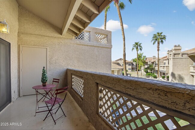 Building Photo - 930 N Mesa Dr