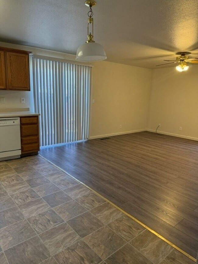 Building Photo - Two Bedroom Two Bath Townhome move in ready!