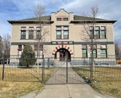 Building Photo - 418 W Callender St