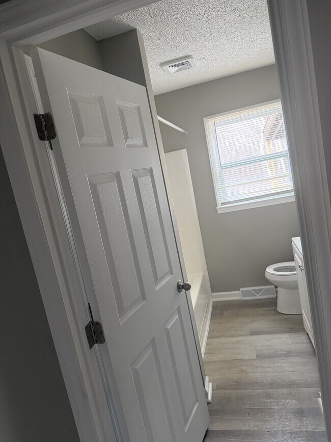 Building Photo - 524 Newcastle Rd