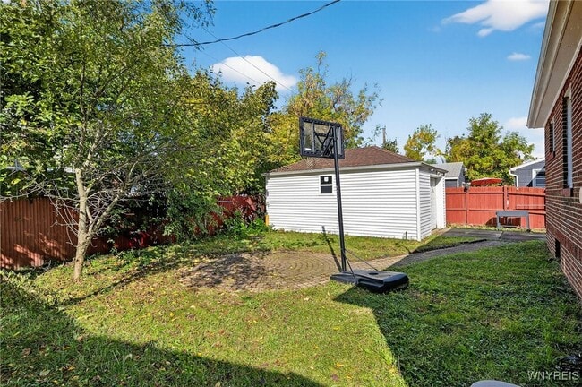 Building Photo - 116 Springville Ave