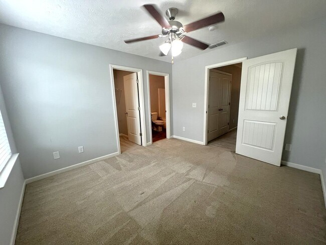 Building Photo - 813 Vigilant Dr