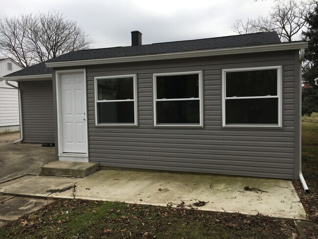 Building Photo - **BEAUTIFULLY REMODELED 2-BEDROOM HOME W/ 2-CAR GARAGE!!**