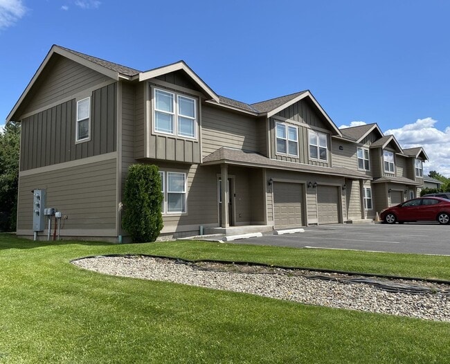 Building Photo - 2100 N Chestnut St