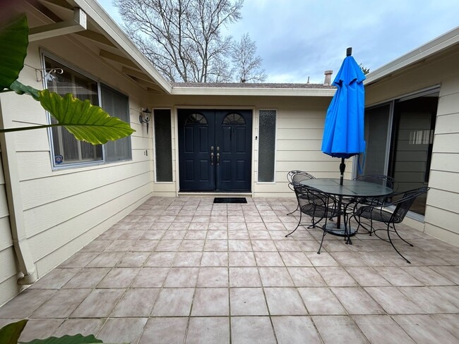 Building Photo - Charming 3bd/2ba Golf Course in Oakmont!