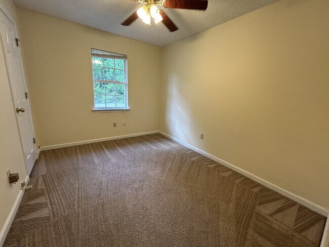 Building Photo - 942 Poppleton Dr