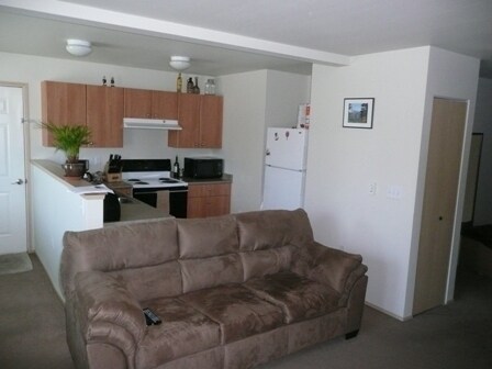 Interior Photo - 401 Lakeway Dr