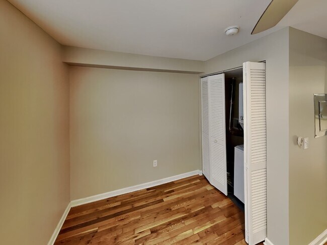 Building Photo - Lantern Square Apartments-A3