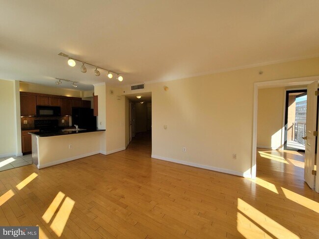 Building Photo - 631 D St NW