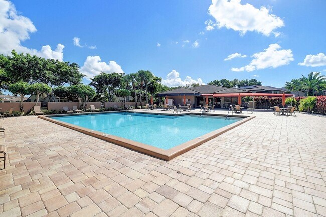 Building Photo - 9264 Vista Del Lago