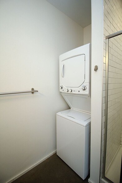 Building Photo - 1611 N Rosa Parks Way