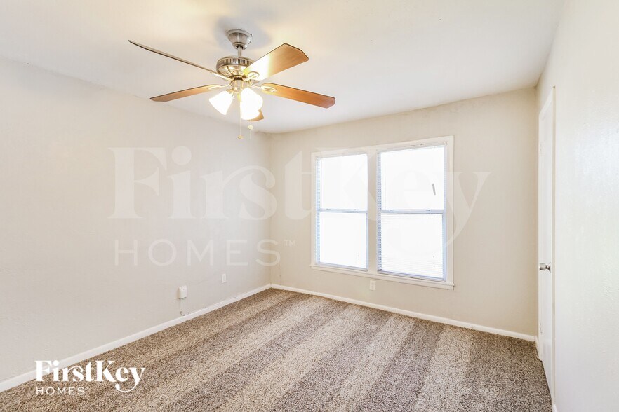 Building Photo - 3516 Revere St