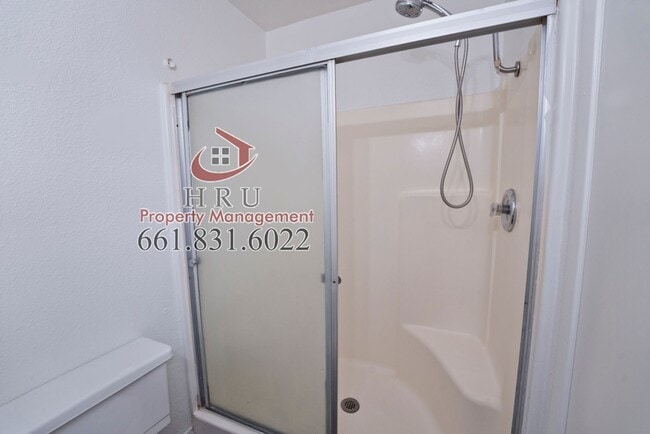 Building Photo - SW-3 bedrooms 2.5 baths condo