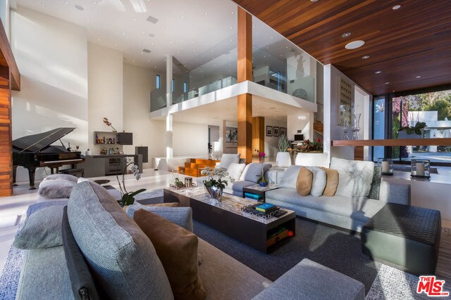 Building Photo - 1060 Woodland Dr