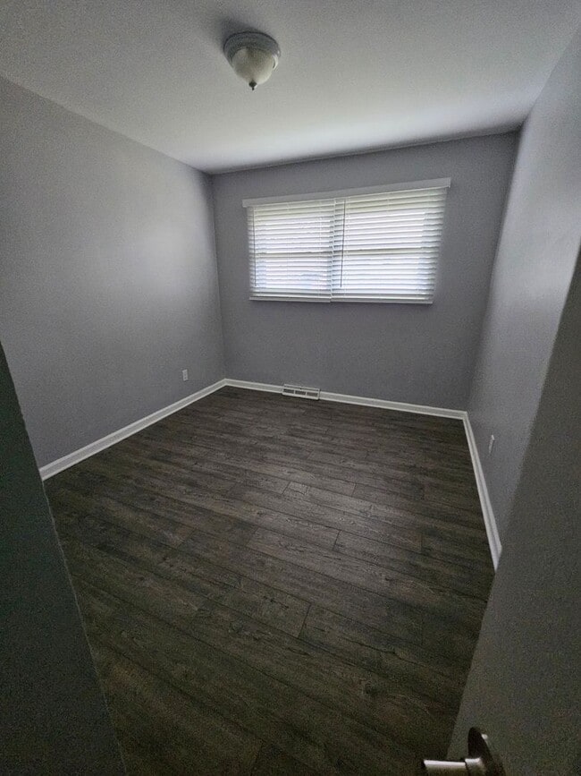 Building Photo - EDGEWOOD - SINGLE FAMILY RANCHER