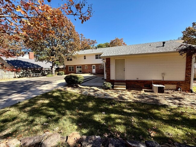 Building Photo - 130 Valley Club Cir