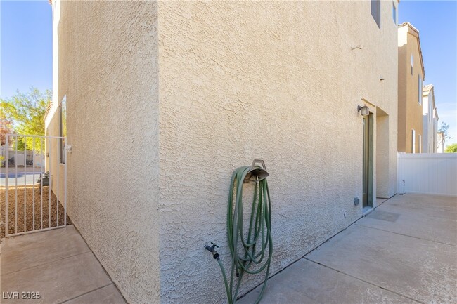 Building Photo - 1274 Willow Village Ave