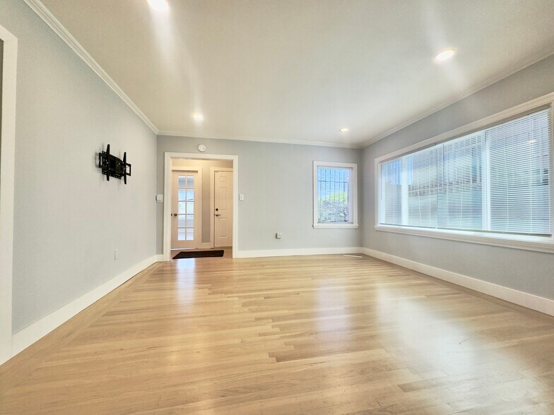 Building Photo - 161 Perry Pl