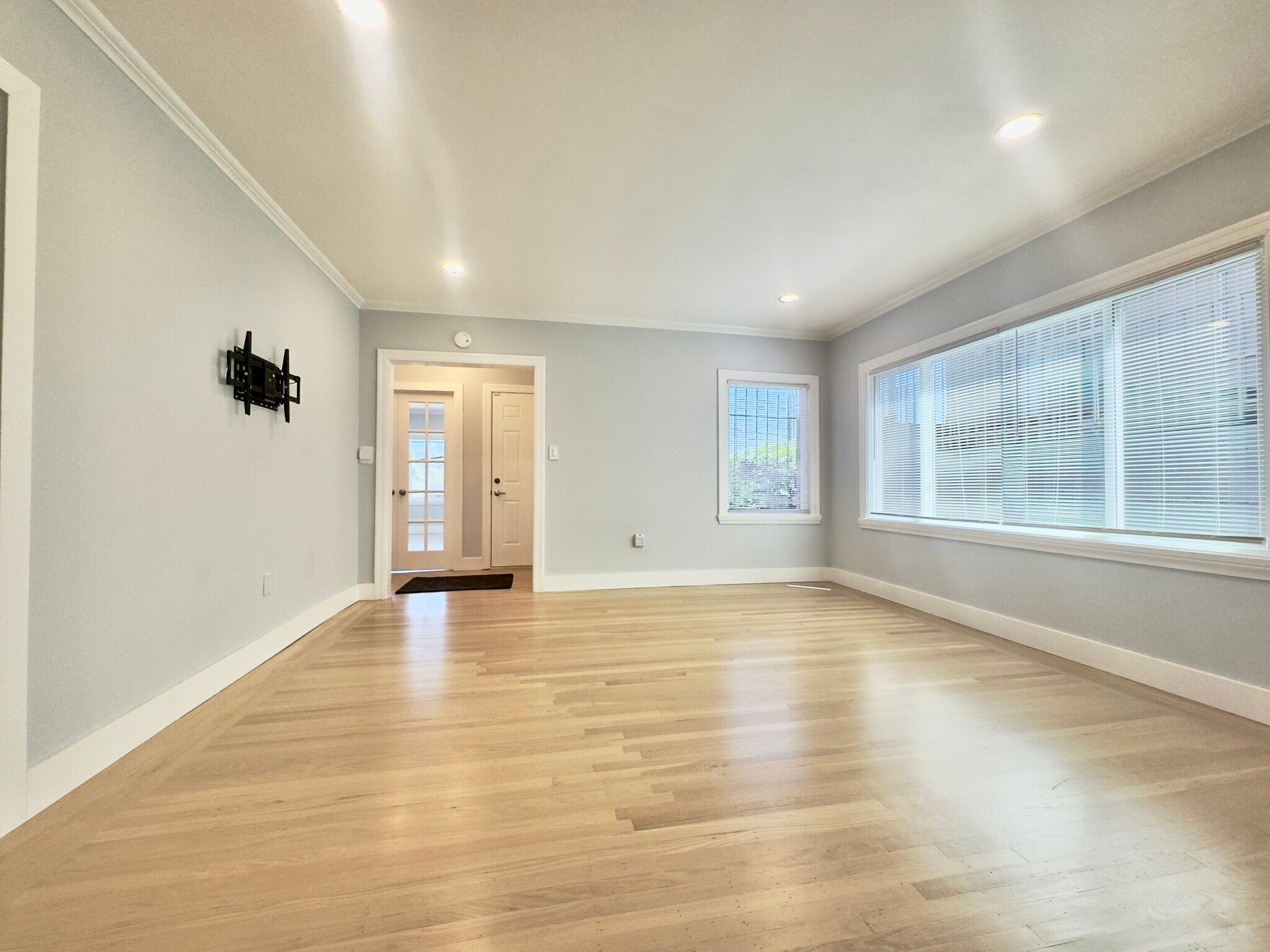 Building Photo - 161 Perry Pl