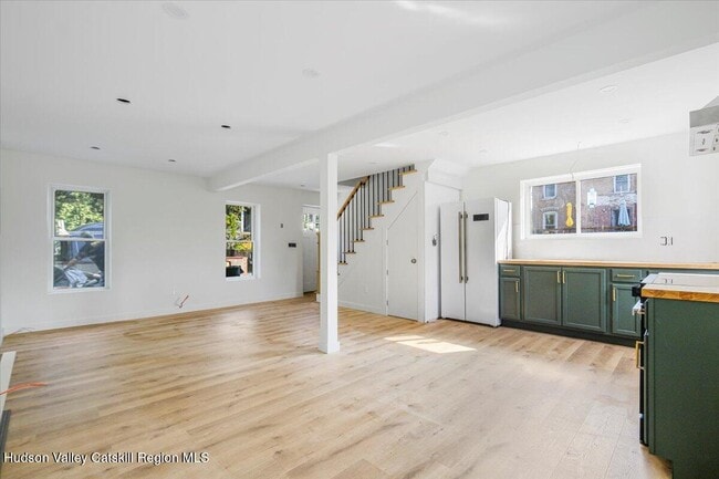 Building Photo - 9 Dubois St