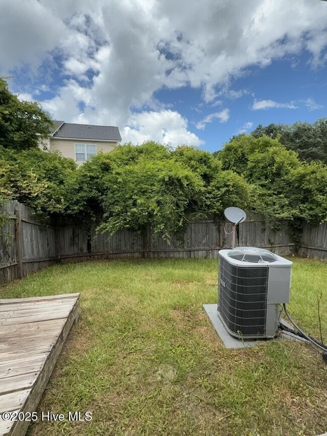 Building Photo - 111 Fairwood Ct