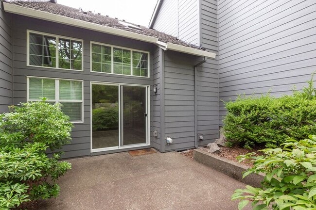 Building Photo - 9729 NW Miller Hill Dr