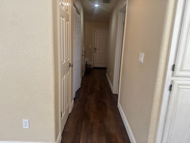 Building Photo - 961 Celestine Cir