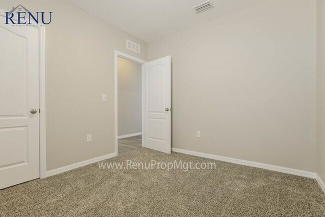 Building Photo - Fall Special: 1/2 off your first month! Av...