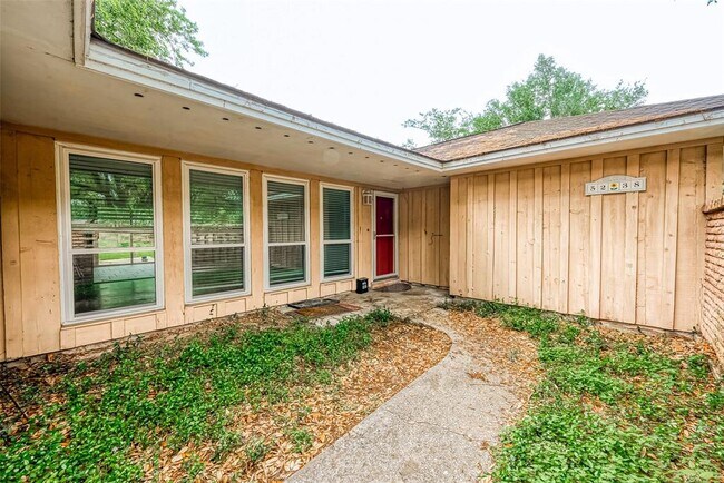 Building Photo - 5238 Beechnut St