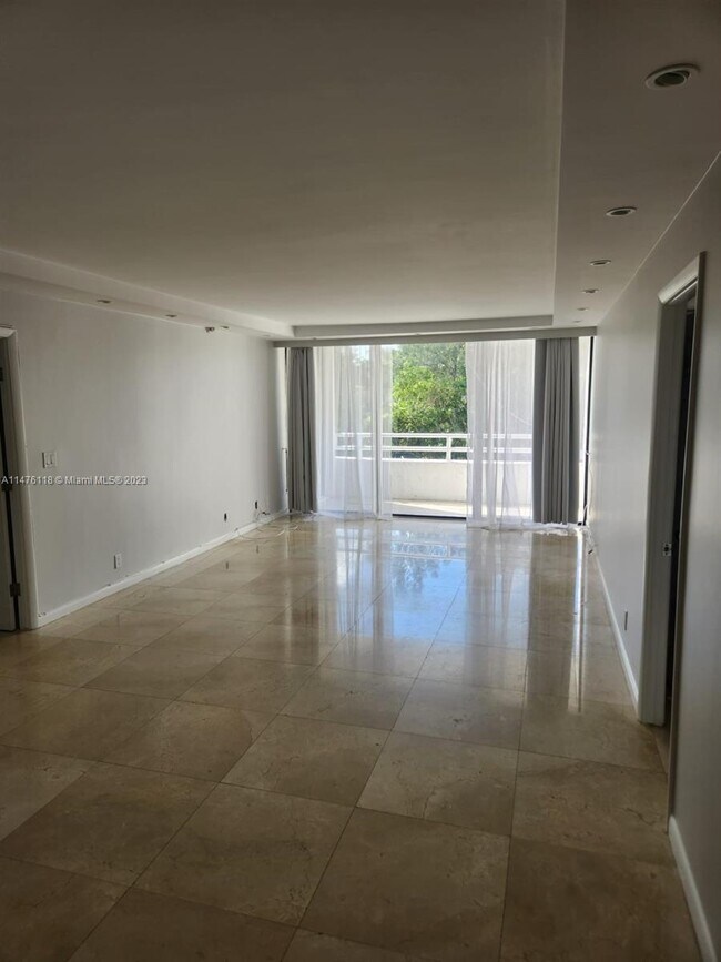 Building Photo - 20355 NE 34th Ct