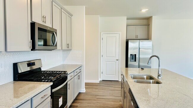 Building Photo - 690 Gabby Pt SW