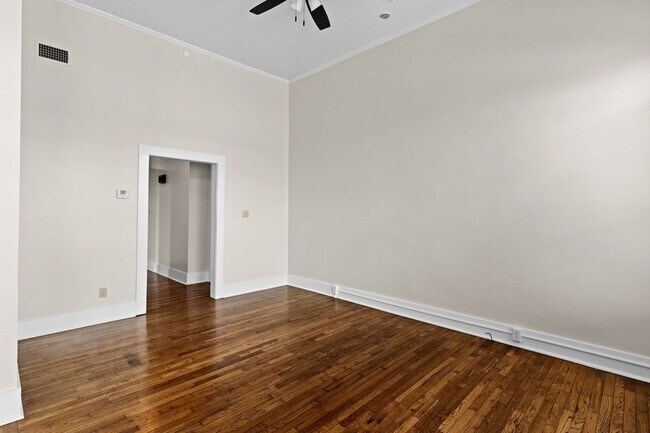 Building Photo - 410 E 3rd St
