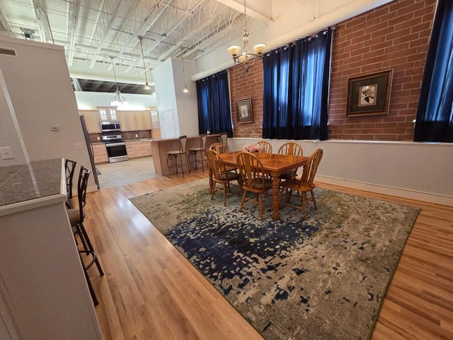 Building Photo - 212 Hice Ave