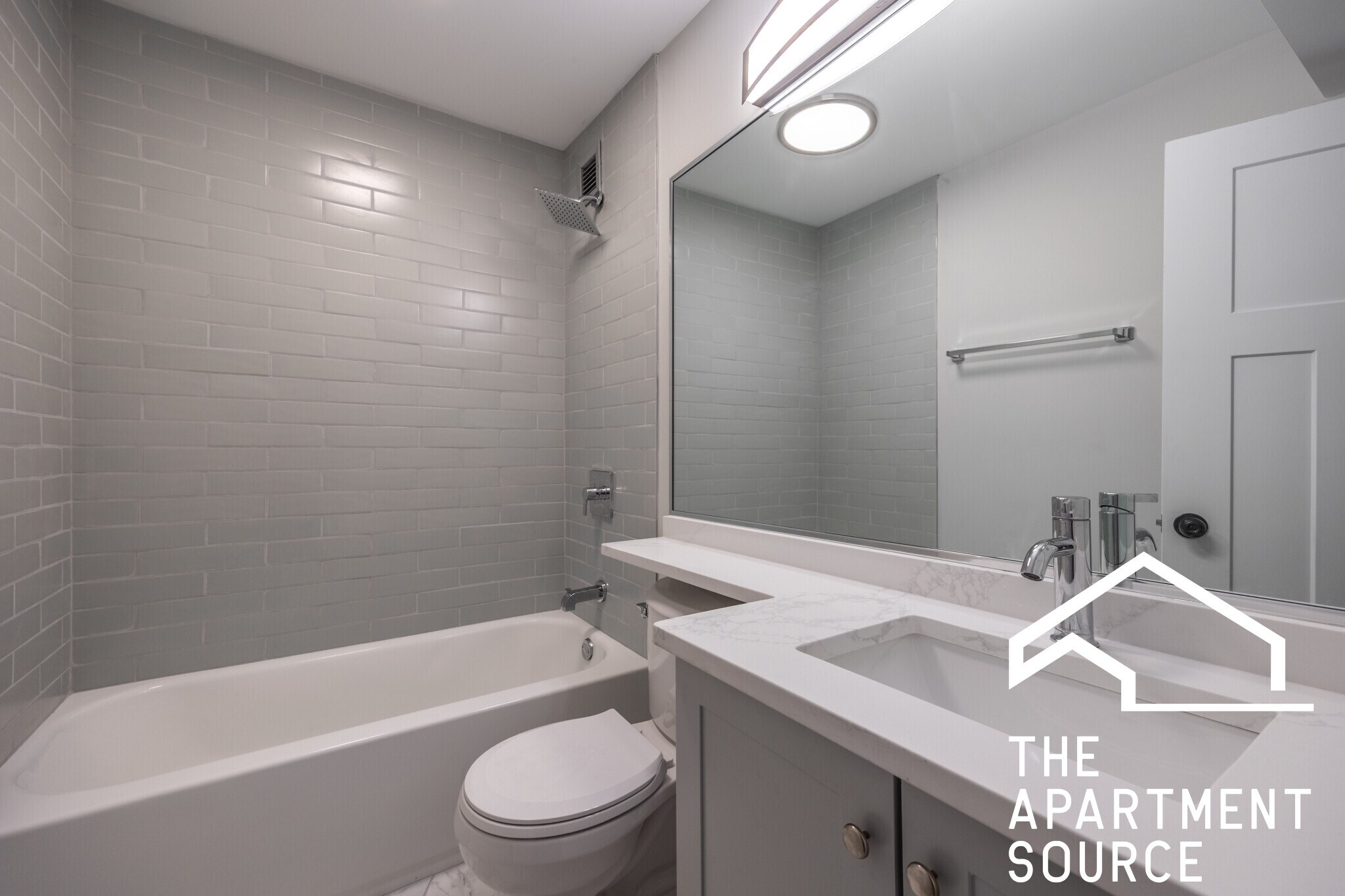 Building Photo - 1214 N La Salle Dr