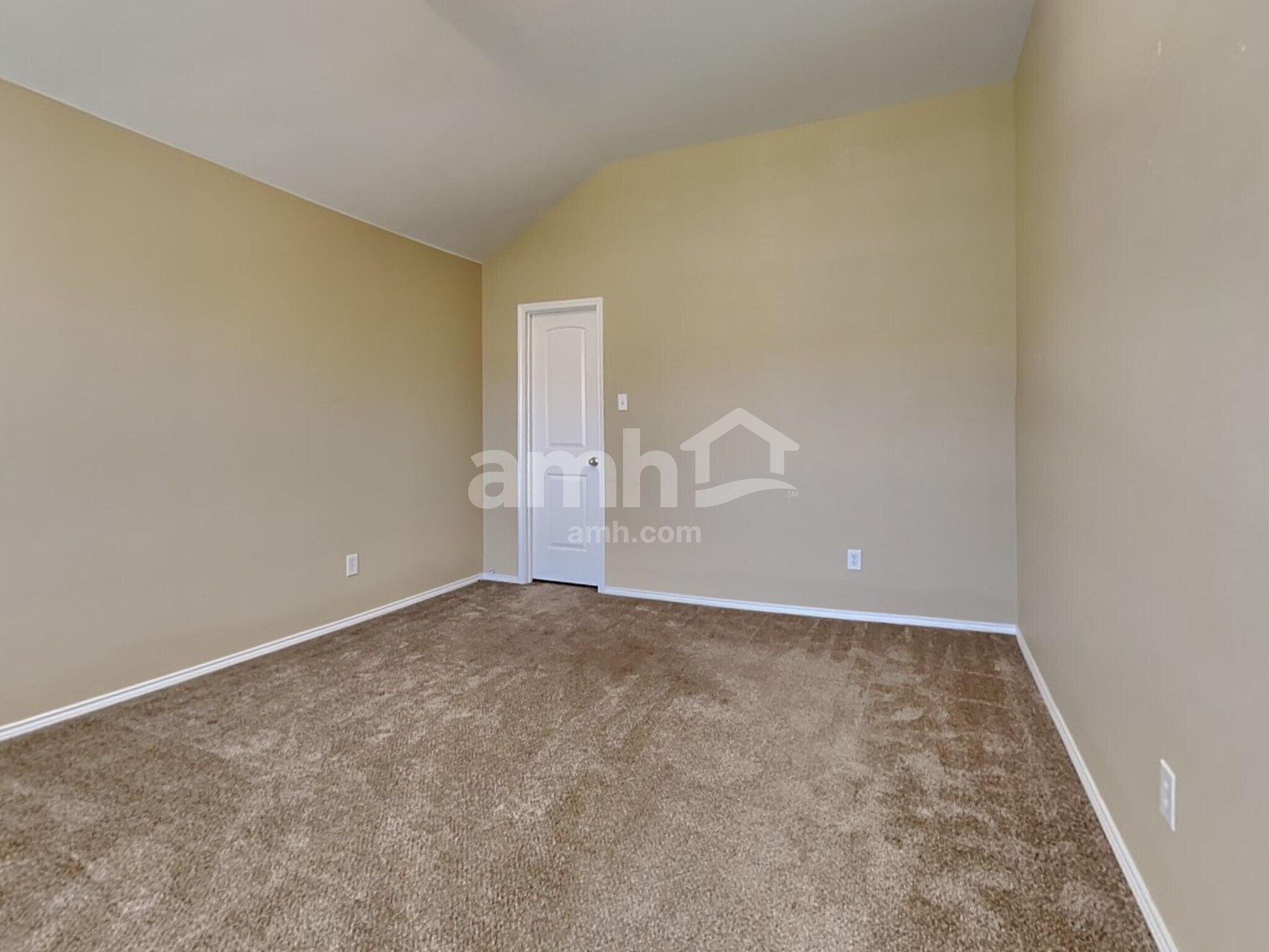 Building Photo - 704 Rolling Hills Ln