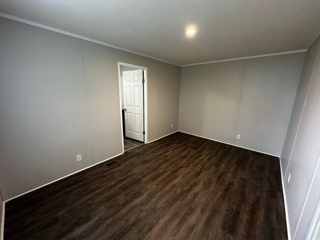 Building Photo - 102 Gaslight Dr