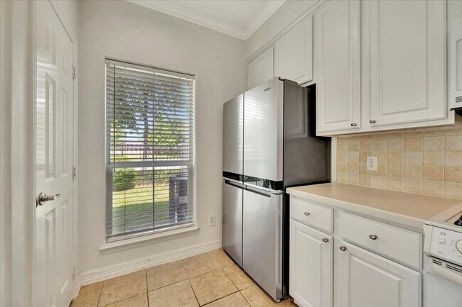 Building Photo - 12430 Timber Hollow