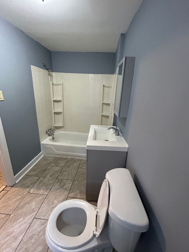 Building Photo - Studio/1 bedroom