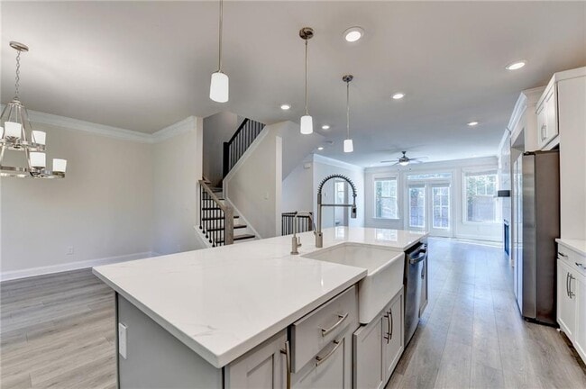 Building Photo - 3159 Clairebrooke Ave