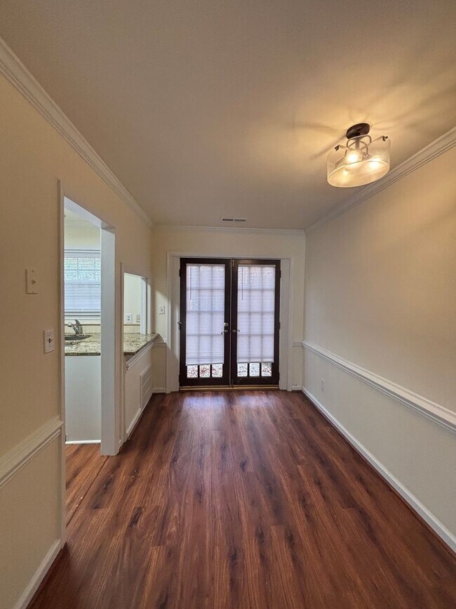 Building Photo - New Price Drop! Apply now.