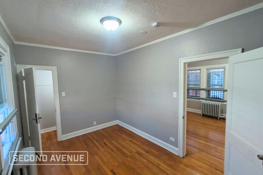 Building Photo - 7114 S Claremont Ave